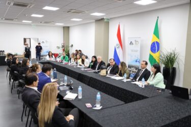 Analizan creación del portal que unifique información para adjudicación de becas