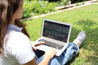 Una única bolsa de 5.000 becas de estudio ofrece el Gobierno a jóvenes sobresalientes del país